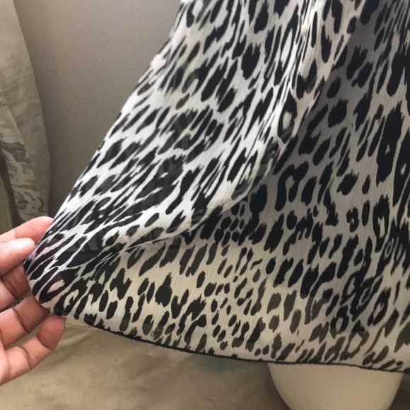 2/15$Strapless top black and white cheetah - Picture 3 of 4